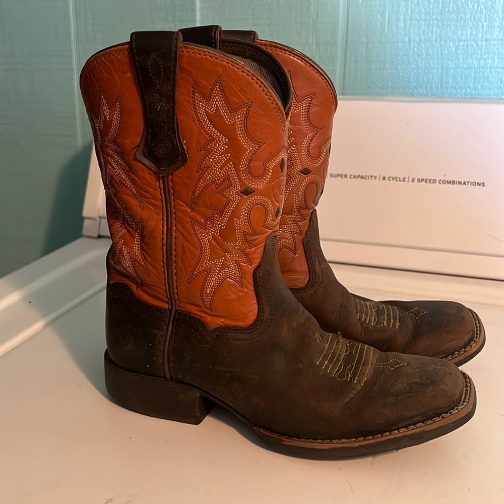 Ariat Square toed Boys Boots, Size 1, brown with orange on top